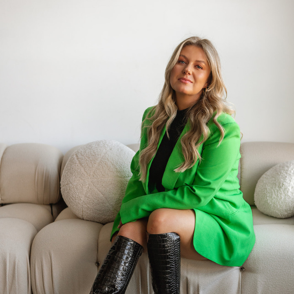 Episode 12: Master your Numbers: Cash Flow & Money Management for a Thriving Spray Tan Business